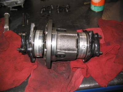 Diff assembly with stub shafts set in place