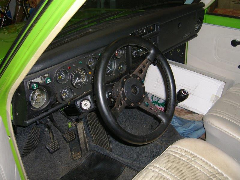 Interior w/custom dash