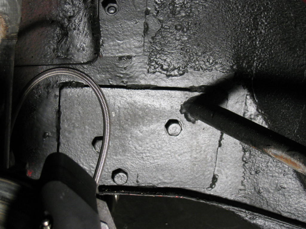 lower plate bolts to main steering box bolts. this makes frame rigid.JPG