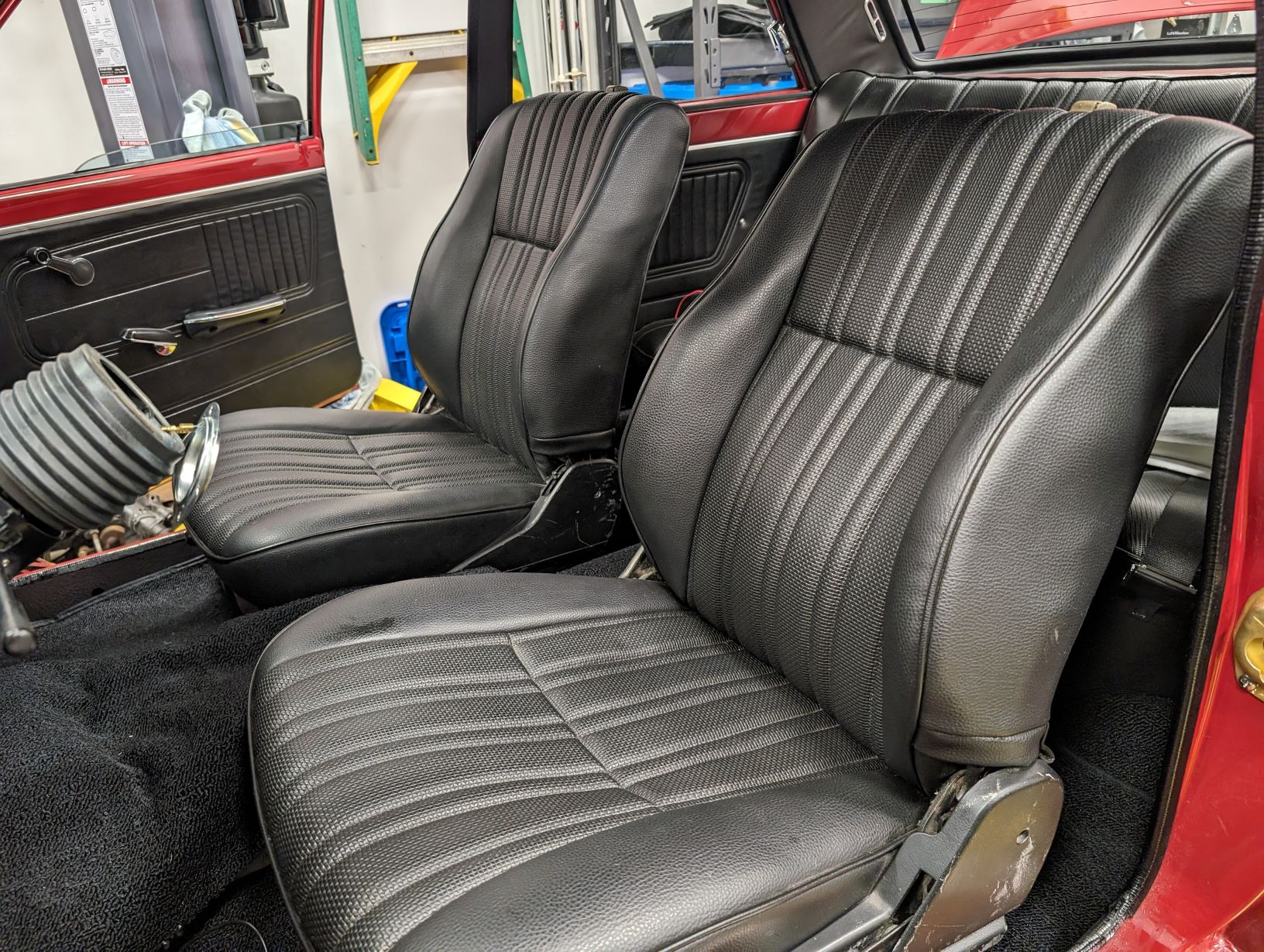 Front seats mounted.jpg